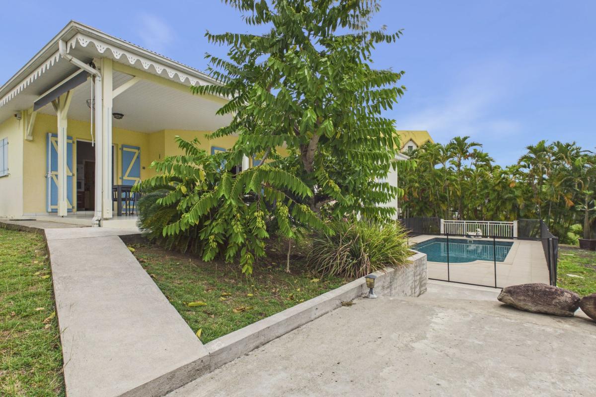 location villa 6 personnes  - entrée place voiture 